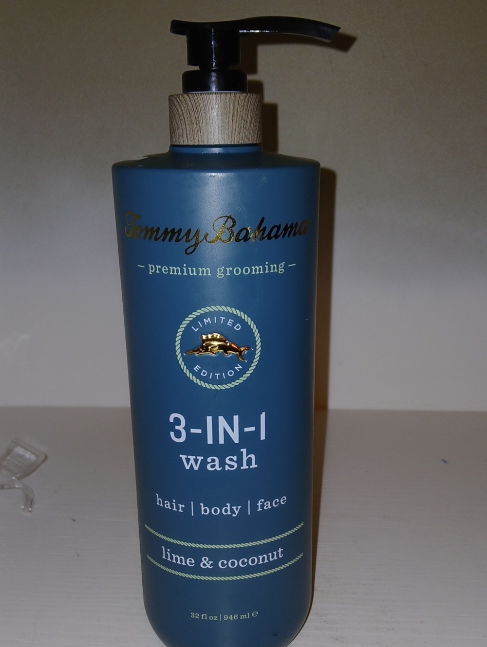 Tommy Bahama 3-in-1 Lime & Coconut Wash - Picture 1 of 2